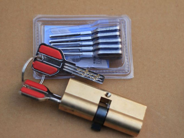 嫩江24小时上门开锁公司